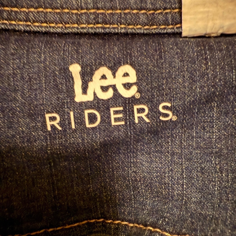 Lee Women's Classic Blue Jean Jacket - Picture 4 of 7
